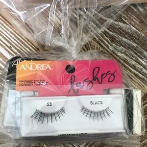 4 sets of eye lashes, highlighter